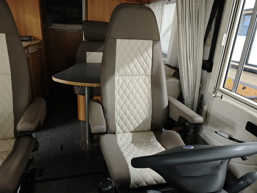Camperstoel met grijs-crème ruitstiksel